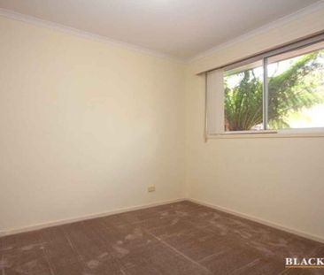 3 Bedroom Home In Florey - Photo 2