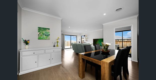 Stylish Charlemont Rise Home Close to Shopping & Coast - Photo 1