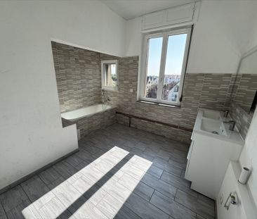 Location Appartement 4 pièces 83m² - Photo 3