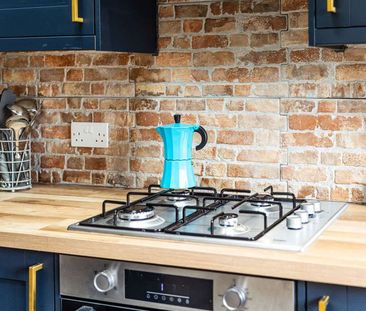 Newley refurbished property close to UHW Room 1 - Photo 1