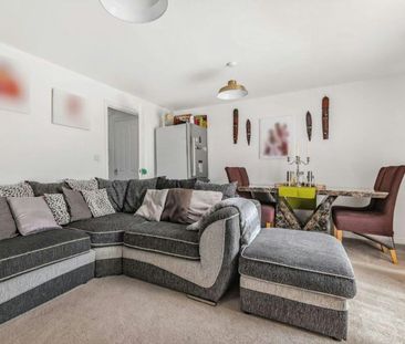 Semi-detached house to rent on - Photo 3