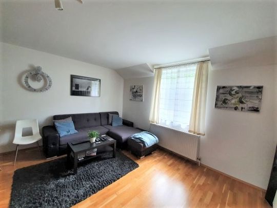 HELLE DACHGESCHOSSWOHNUNG MIT PARKPLATZ - Photo 1