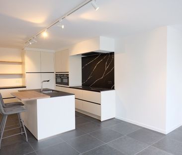 Volledig vernieuwde ruime rijwoning met tuin. - Foto 2