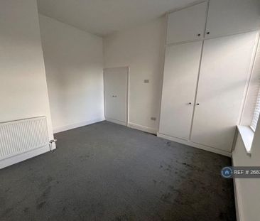 3 bedroom end of terrace house to rent - Photo 6