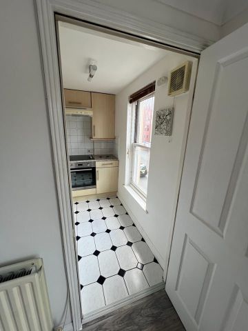 2 Bed Flat, Blenheim Court, RG1 - Photo 2