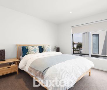 BEACHSIDE BLISS - LUXURY LIVING WITH ROOFTOP SPA! - Photo 3