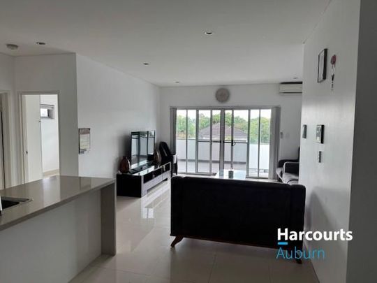 WELL-PRESENTED 2 BEDROOM UNIT UNIT - Photo 1