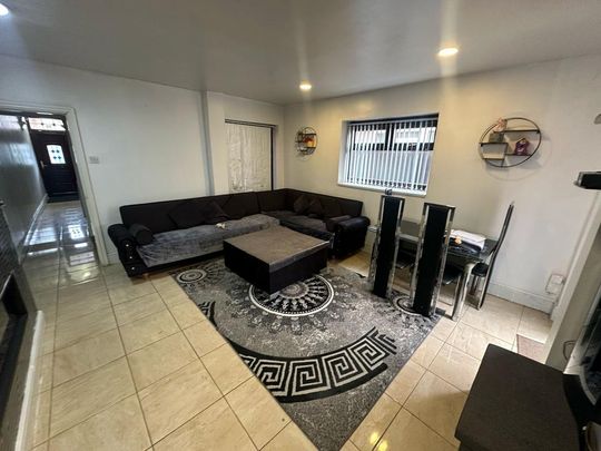 5 bedroom semi-detached house to rent - Photo 1