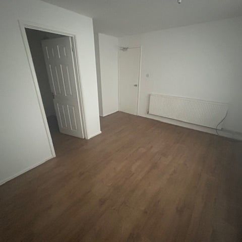 PETERBOROUGH - Photo 1