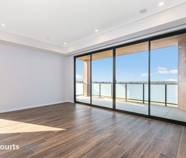 Near New Sleek Three Bedroom Apartment - Photo 1