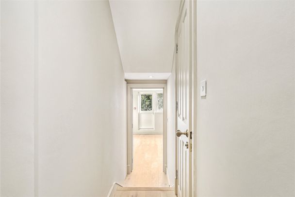 Redburn Street, London, SW3 ground floor flat to rent - Photo 1