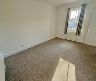 3 bedroom flat to rent - Photo 2