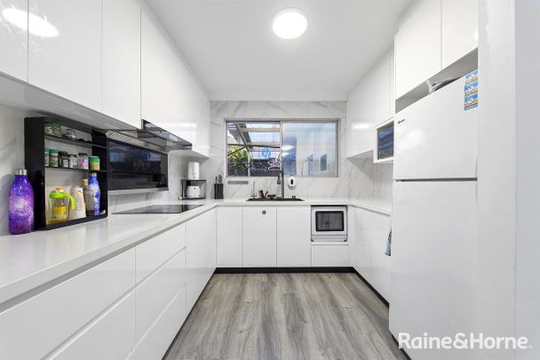 FOR LEASE - MODERN 2 BEDROOM TOWNHOUSE IN PRIME LIDCOMBE LOCATION - Photo 1
