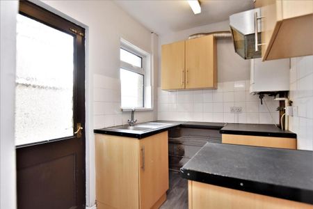 2 bedroom terraced house to rent - Photo 2