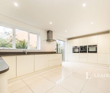 4 bedroom house to rent Kentwell Close, Rushmere St. Andrew, Ipswic... - Photo 5