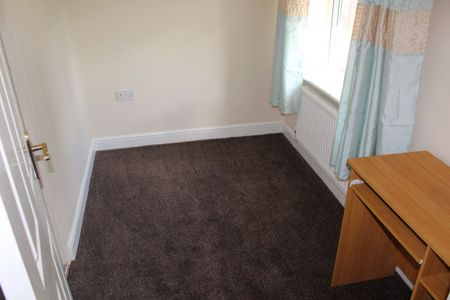 Royal Drive, PRESTON PR2 3AF - Photo 2