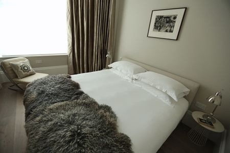 CALL FOR AVAILABILITY A unique and stylish one bedroom apartment of approximately 610 square feet. - Photo 3