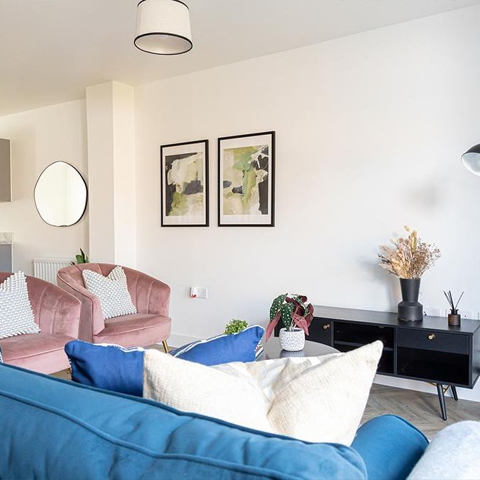 4 bedroom semi-detached house to rent - Photo 1