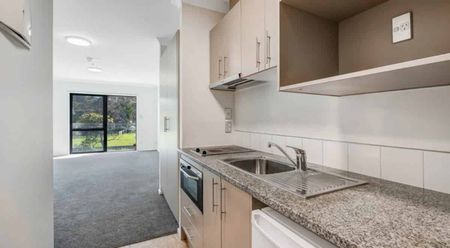 Charming Waterfront Studio Apartment in Waiwera - Photo 4