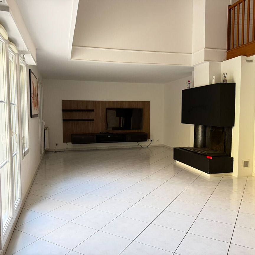 Location maison 6 pièces, 153.61m², Bussy-Saint-Georges - Photo 1