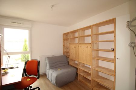 Location Appartement 3 pièces 70m² - Photo 3