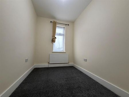 3 bedroom flat to rent - Photo 3