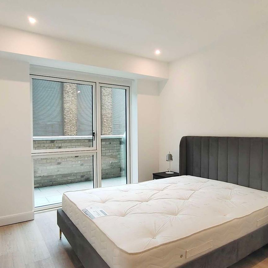 Royal Eden Docks 1 Room 2 - Photo 1