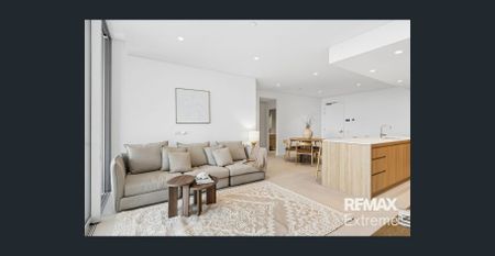 BRAND NEW, LUXURIOUS & NEVER BEEN LIVED IN - Photo 3