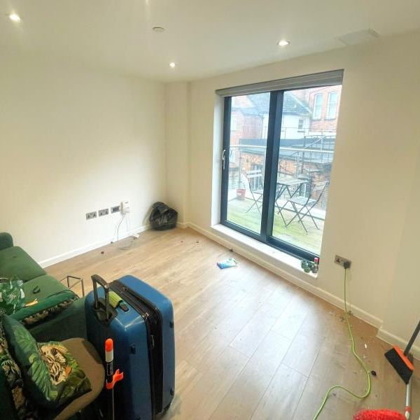 Chertsey Road, Woking, Surrey, GU21 - Photo 1