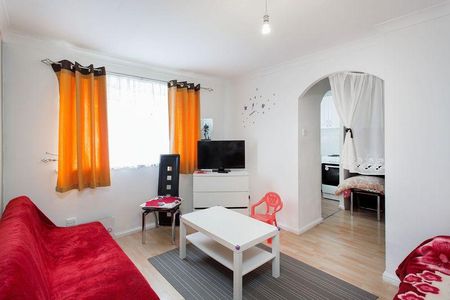 Studio to rent - Photo 2