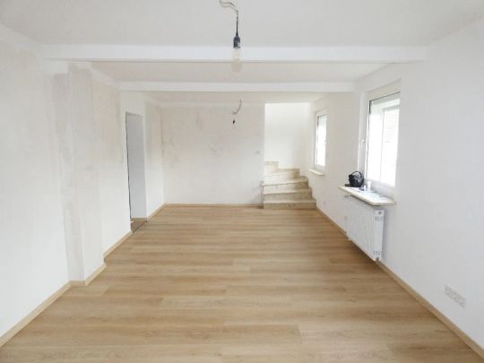 Modernisierte 3-Zimmer-Maisonette-Wohnung im gepflegten Zweifamilienhaus. - Photo 1