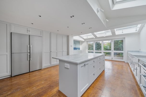 5 bedroom flat to rent - Photo 1