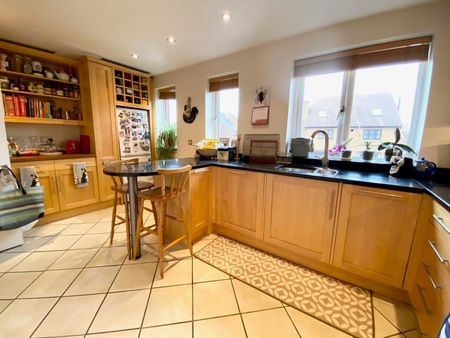 The Cloisters, Woking - 4 bedrooms Property for lettings - Seymours - Photo 5