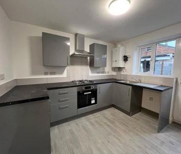 3 bedroom terraced house to rent - Photo 3