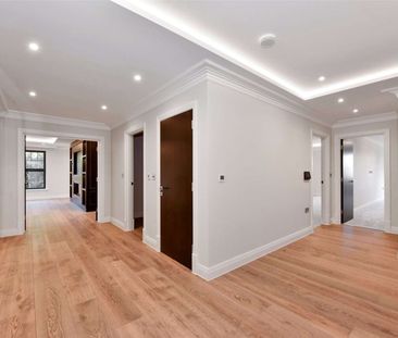 An exclusive, luxury apartment located on one of Beaconsfield's pre... - Photo 5