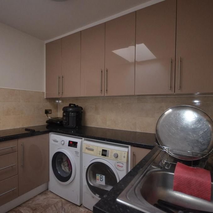 1 bedroom in a house share to rent - Photo 1