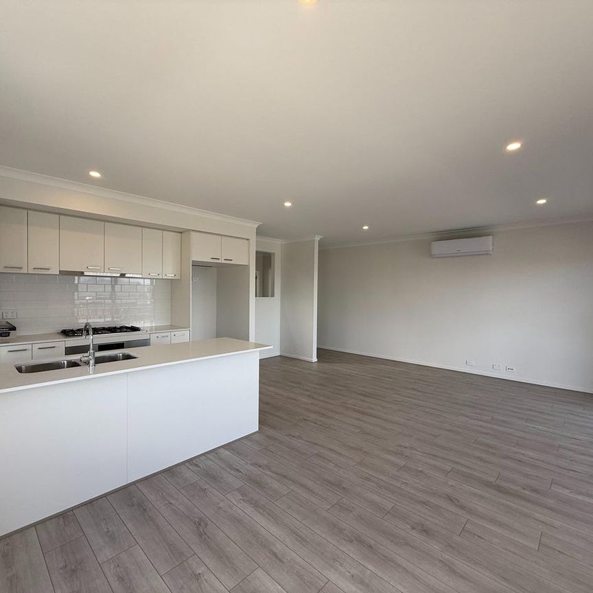 BRAND NEW - Family Townhouse - Photo 1