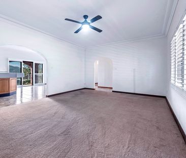 SPACIOUS 4 BEDROOM 3 BATHROOM FAMILY HOME WITH SCENIC VEIWS - Photo 3