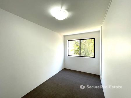 “Unit in Prime Taringa Location!” - Photo 4