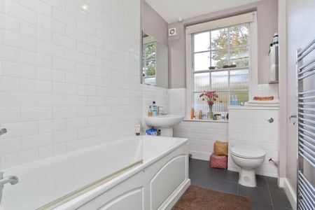 2 Bed Flat, Myddelton Square, EC1R - Photo 2