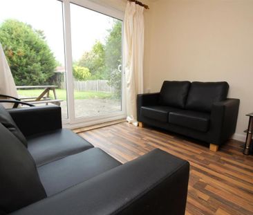 4 bedroom semi-detached house to rent - Photo 2