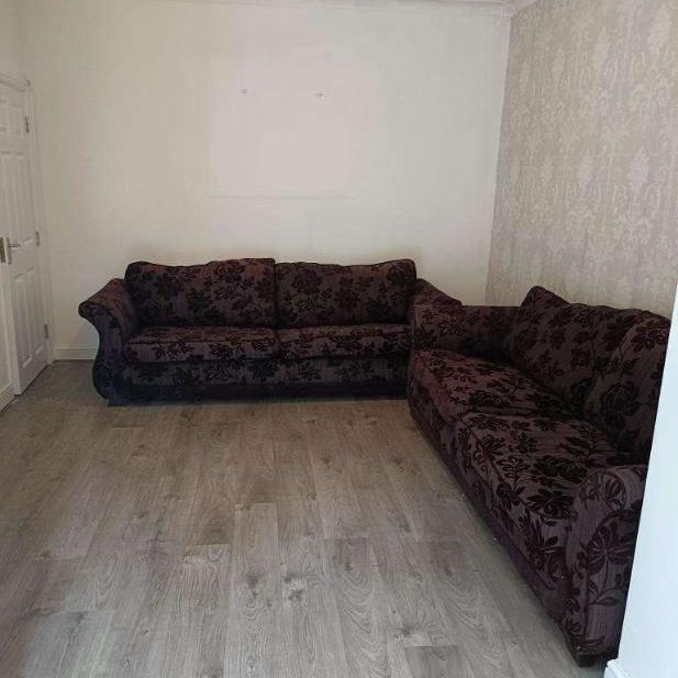 Eastern Avenue, Newbury Park, Gants Hill, London, IG2 - Photo 1