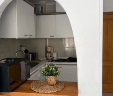 Apartamento de alquiler en Roentgen, Zona Playa de los Locos - Photo 4