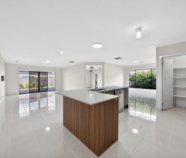 NORTH FACING FAMILY RESIDENCE - Photo 5