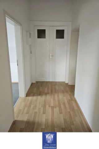 Gepflegte Wohlfühlwohnung in Radebeul! Tageslichtbad mit Wanne, separate Küche! - Photo 3