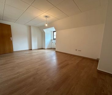 Zentrumsnahe ein Zimmer Wohnung mit geräumiger Wohnküche - Photo 1