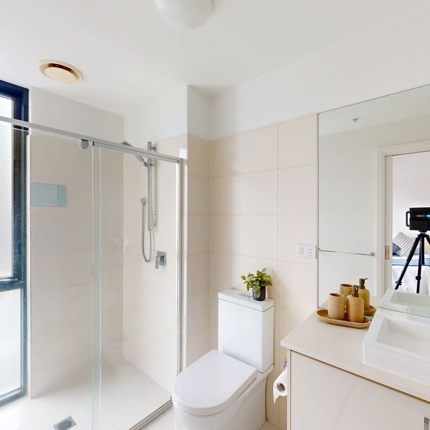 Urban Ease Meets Riverside Lifestyle - Photo 1