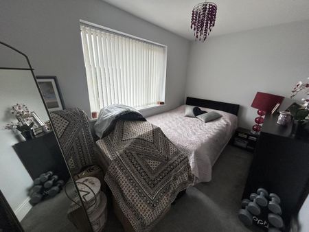 3 bedroom semi-detached house to rent - Photo 2