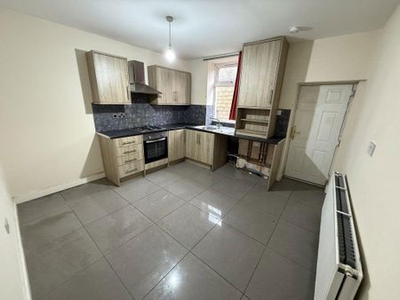 2 bedroom terraced house to rent - Photo 4