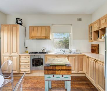 SMALL BLOCK OF 3 - LARGE 2 BEDROOM WITH GARAGE - Photo 4